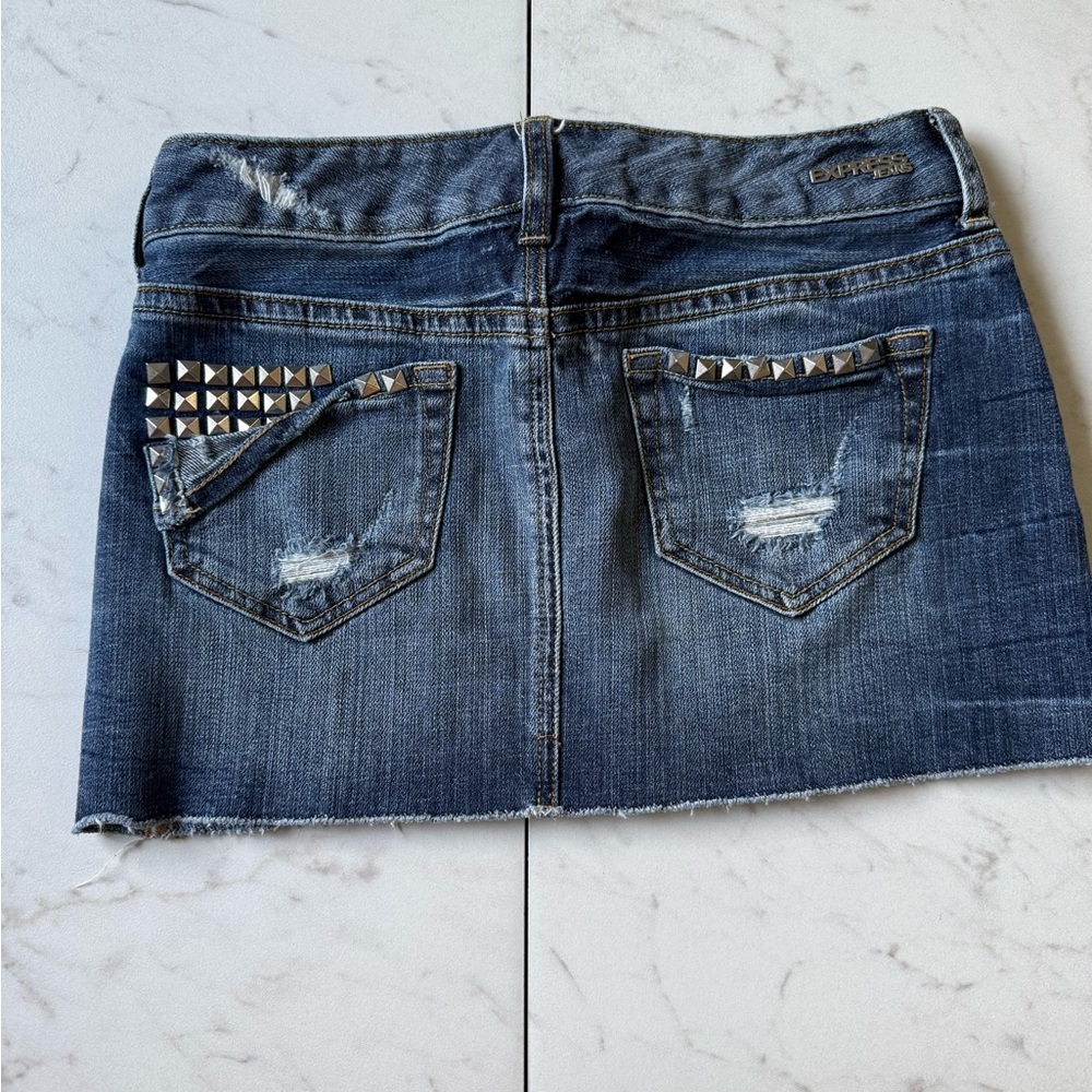 EXPRESS Studded Ripped Denim Skirt - size 00 - Picture 2 of 8